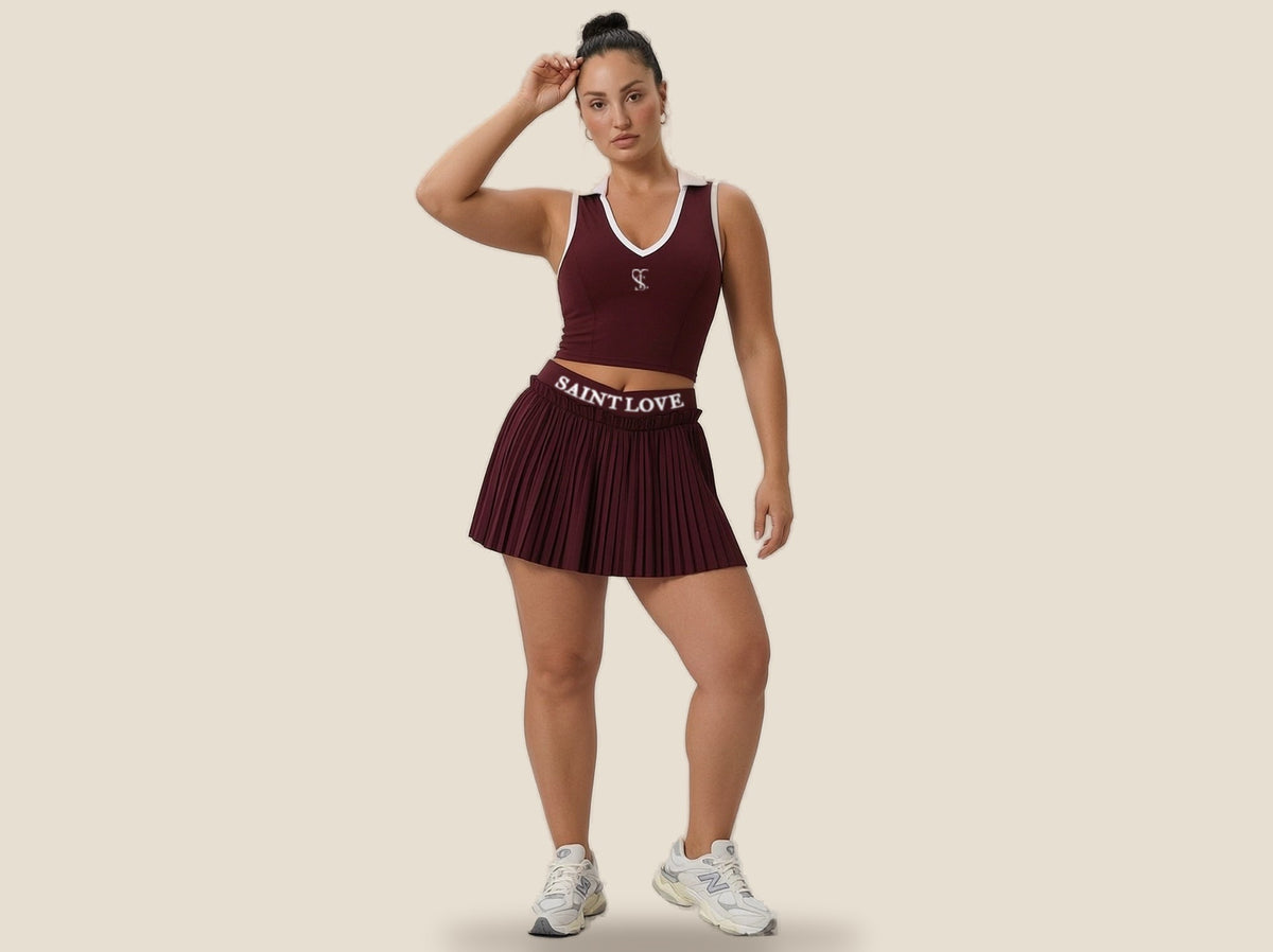 Saint Love Atleet Tennisset SLA-220 (polotop + plooirok) in bordeaux, voorkant